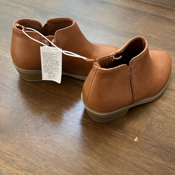 Old navy brown booties - toddler size 8 - Picture 3 of 6